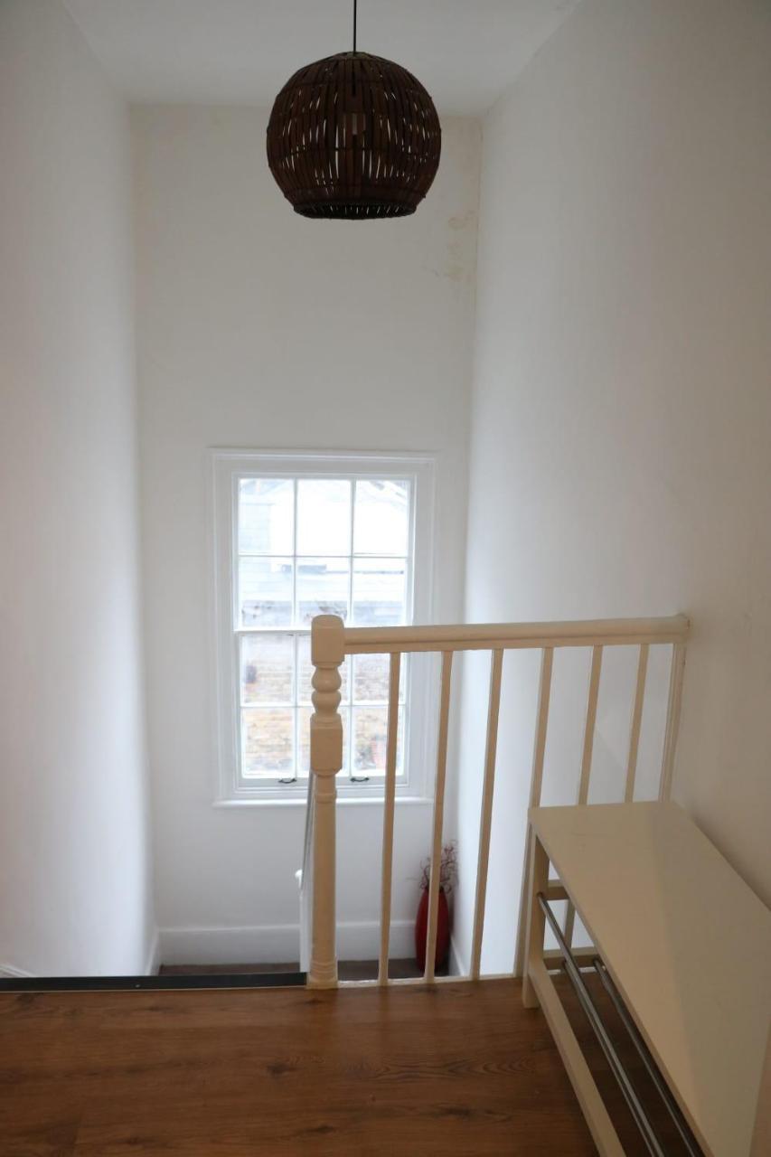 Victoria Style Flat Near Victoria Station Apartment ลอนดอน ภายนอก รูปภาพ